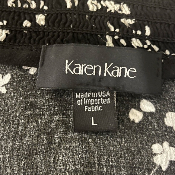 Karen Kane Black & White Floral Blouse with tie front, smocked collar & cuffs, L - Picture 10 of 10